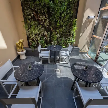 Globus Urban Hotel